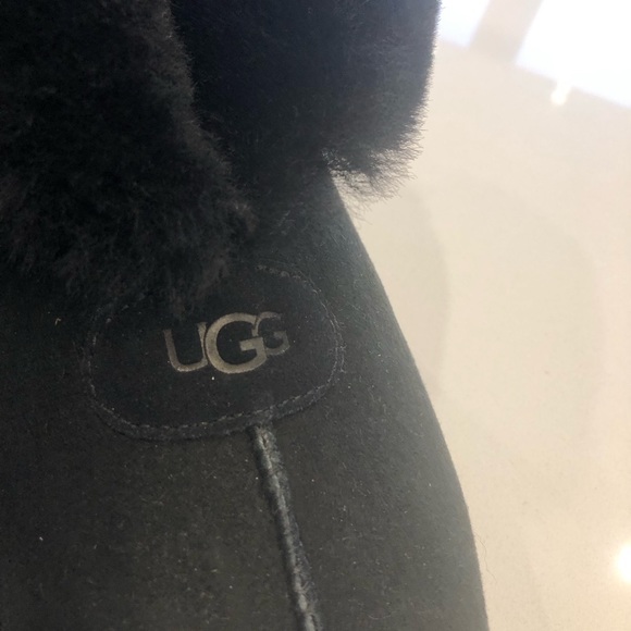 UGGS BOOTS - Picture 4 of 9